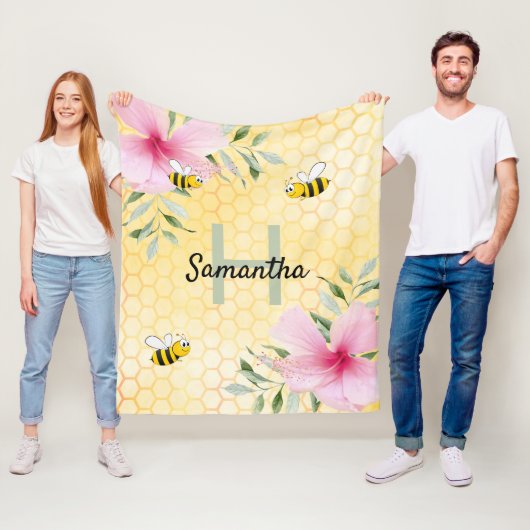 Gele honingraat bess roze bloemblaadjes naam monog fleece deken (In situ)