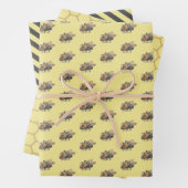 Gele honingraat en  honingbijen en stripes inpakpapier vel (In situ)