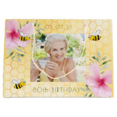 Gele honingraat foto roze bloemen 80e verjaardag groot cadeauzakje (Voorkant)