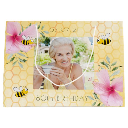 Gele honingraat foto roze bloemen 80e verjaardag groot cadeauzakje (Voorkant)