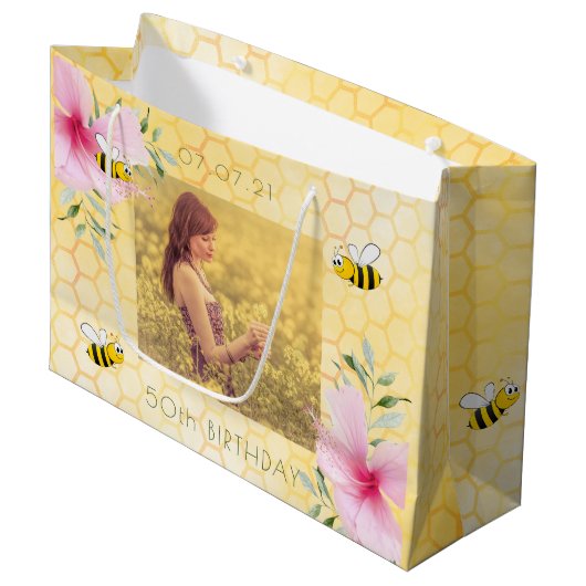 Gele honingraat roze bloemen foto 50e verjaardag groot cadeauzakje (Voorkant Gekanteld)