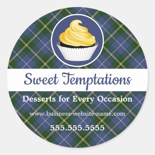 Gele Icing Cupcake op Tartan Patroon Achtergrond Ronde Sticker (Voorkant)