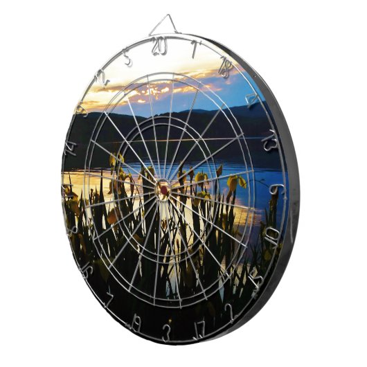 Gele Iris aan de kust van het Arrowidenmeer Dartbord (Voorkant Rechts)