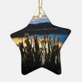 Gele Iris aan de kust van het Arrowidenmeer Keramisch Ornament (Links)