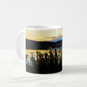 Gele Iris aan de kust van het Arrowidenmeer Koffiemok (Voorkant links)