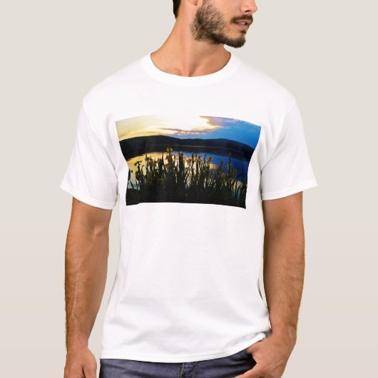 Gele Iris aan de kust van het Arrowidenmeer T-shirt (Voorkant)