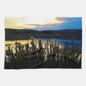 Gele Iris aan de kust van het Arrowidenmeer Theedoek (Horizontaal)