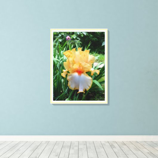 Gele Iris Flower Garden Canvas afdrukken (Insitu (Houten vloer))