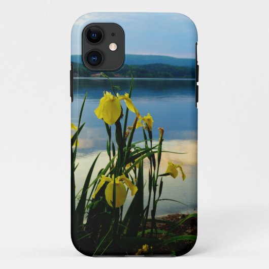Gele Iris op Lake Shore Case-Mate iPhone Case (Achterkant)