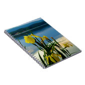 Gele Iris op Lake Shore Notitieboek (Rechterzijde)