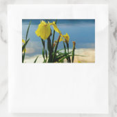 Gele Iris op Lake Shore Rechthoekige Sticker (Tas)
