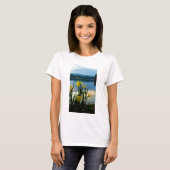 Gele Iris op Lake Shore T-shirt (Voorkant volledig)