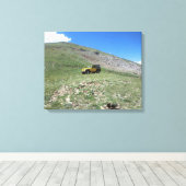 Gele jeep rubicon schilderachtig doek canvas afdruk (Insitu (Houten vloer))