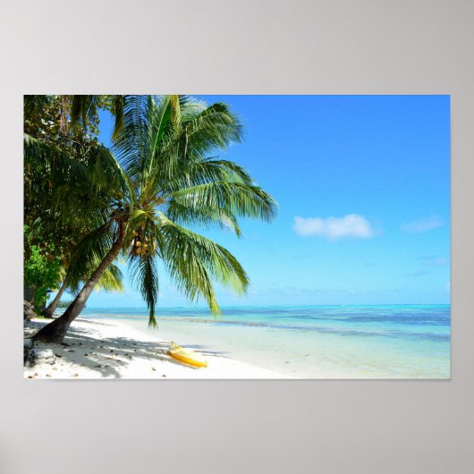 Gele kajak op een wit zandstrand poster (Voorkant)