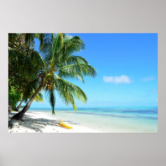 Gele kajak op een wit zandstrand poster (Voorkant)