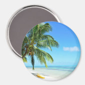 Gele kajak op een witte zandstrand ronde magneet (Voorkant / Achterkant)