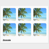 Gele kajak op een witte zandstrand sticker (Vel)