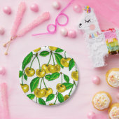 Gele kersen op wit papieren bordje (Feest)