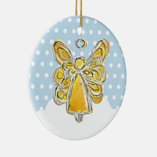 Gele kerstengel die speelt in het sneeuwOrnament Keramisch Ornament (Rechts)