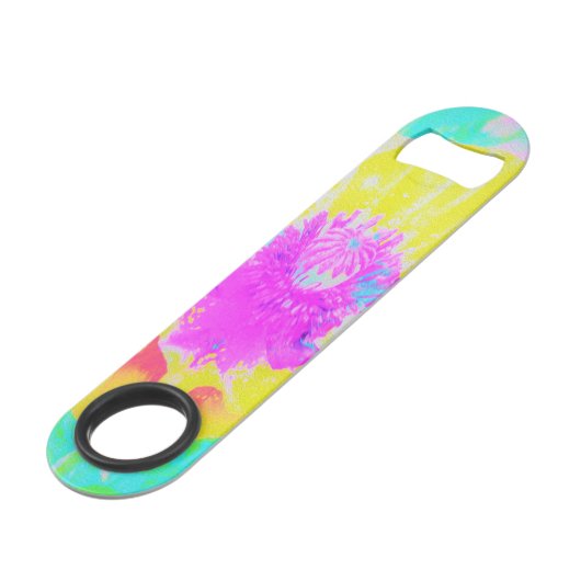 Gele klaproos met hete roze centrum op turquoise speed flessenopener (Voorkant Gekanteld)