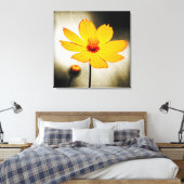 Gele kosmosbloem - Kunstschildpad Canvas Afdruk (Insitu (Slaapkamer))