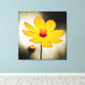 Gele kosmosbloem - Kunstschildpad Canvas Afdruk (Insitu (Houten vloer))