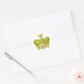 Gele kroon met vlinder ronde sticker (Envelop)