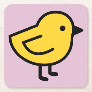 Gele kuiken vogel op een roze kartonnen onderzetters