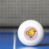 Gele kuiken vogel op een roze pingpongbal (Net)
