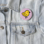 Gele kuiken vogel op een roze ronde button 5,7 cm (In situ)