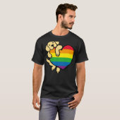 Gele labrador en regenboogpride t-shirt (Voorkant volledig)