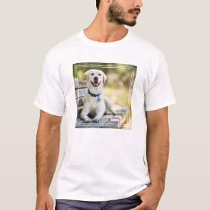 gele labrador lays op bank t-shirt