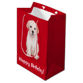 Gele Labrador Puppy Happy Birthday Medium Cadeauzakje (Voorkant Gekanteld)