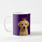 Gele Labrador Puppy in Gold Crown Schattige Koffiemok (Links)