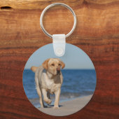Gele labrador recovery op het strand sleutelhanger (Voorkant)
