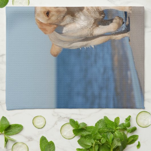 Gele labrador recovery op het strand theedoek (Gevouwen)