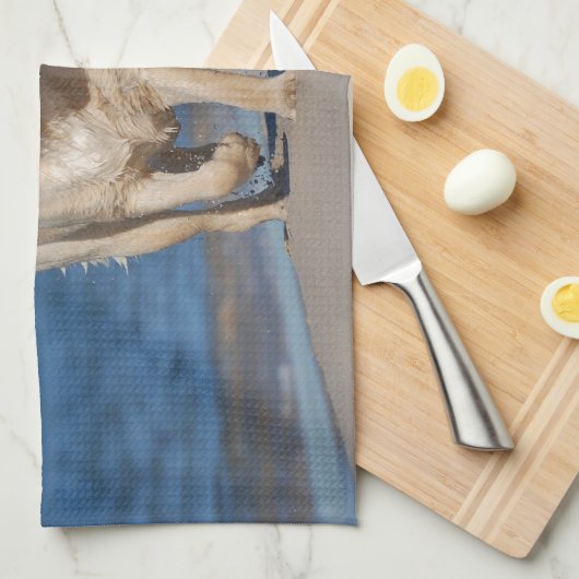 Gele labrador recovery op het strand theedoek (Quarter Fold)