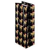 Gele labrador retriever in feestelijke rode kersth wijn cadeautas (Voorkant Gekanteld)