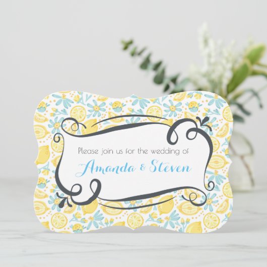 Gele leemons en blauwe bloemen bruiloft uitnodigen kaart (Staand voorkant)