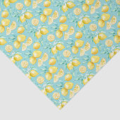 Gele leemons op lichtblauw tissuepapier (Detail)