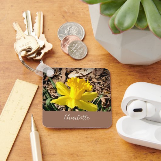Gele lente-affodil in de Garden-aangepaste naam Sleutelhanger (Bureau)
