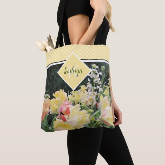 Gele Lente Bloemen en Harten Monogram Canvas tas (Dichtbij)