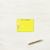 Gele lichte notitieblokken post-it® notes (Op bureau)