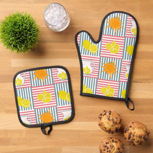 Gele lichtroze stroken ovenwant & pannenlap set (Top down)