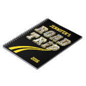 Gele lijnen op de weg met speciale wegenkaart notitieboek (Linkerzijde)