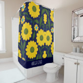 Gele madeliefjes blauwe achtergrond bloemmotief douchegordijn (In situ)