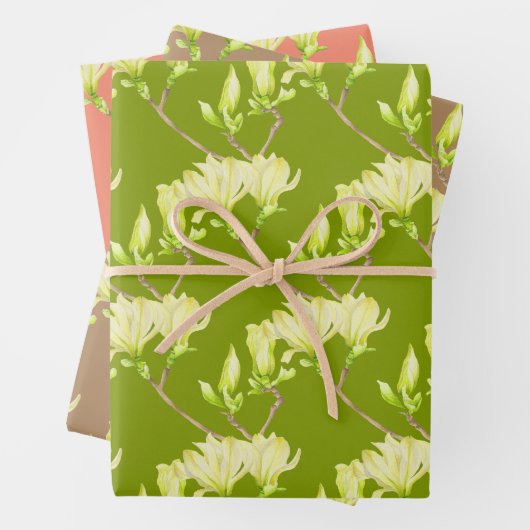 Gele Magnolias op een Reeks van het VerpakkingsPap Inpakpapier Vel (In situ)