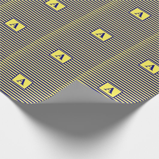 Gele marineblauw Nautical Monogrammen Stripes Cute Cadeaupapier (Hoek)