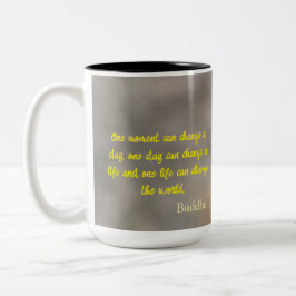 Gele Meadow Buttercup Bloem met Boeddha Quote Tweekleurige Koffiemok