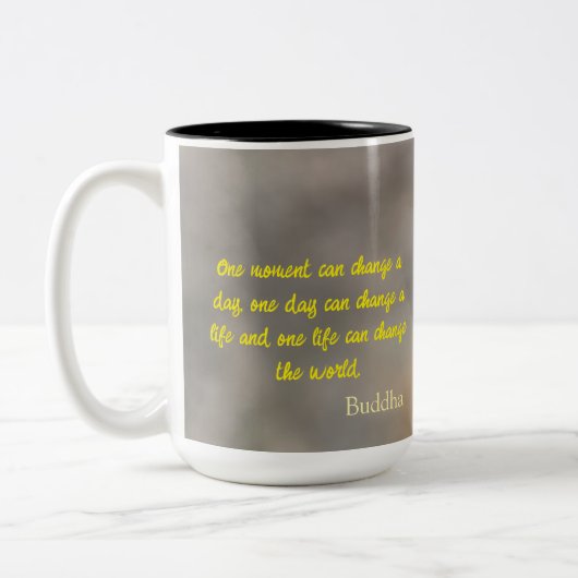 Gele Meadow Buttercup Bloem met Boeddha Quote Tweekleurige Koffiemok (Links)